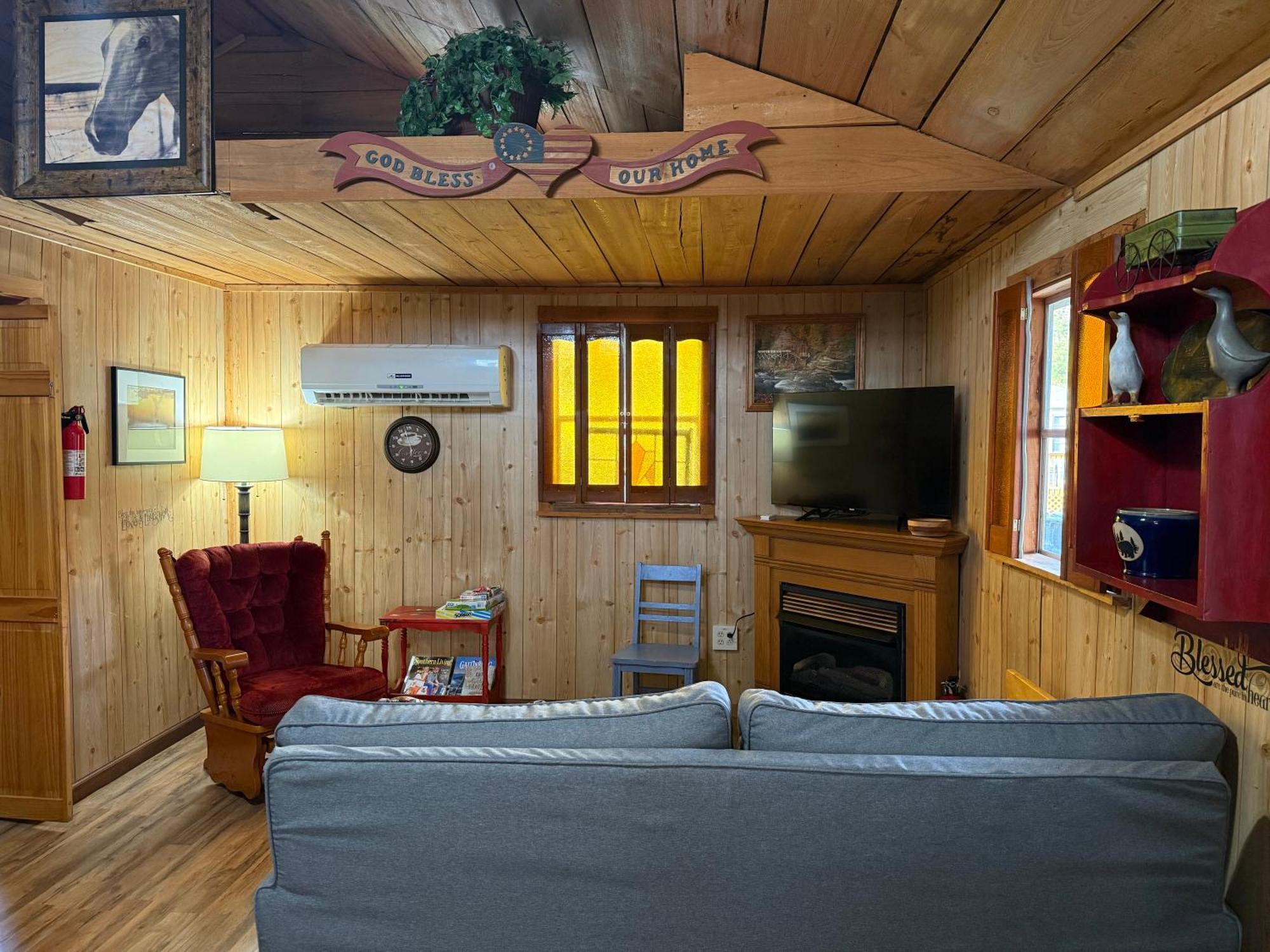 Cozy Cabin Walking Distance To Parkway! Pigeon Forge Exterior foto
